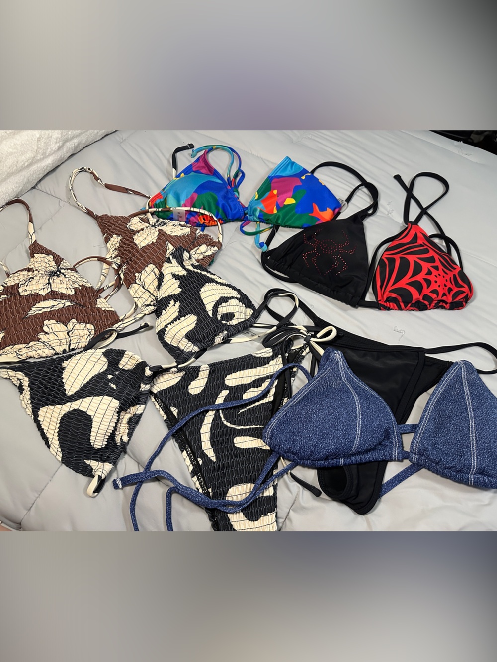 Mixed bikinis - Picture 1 of 2